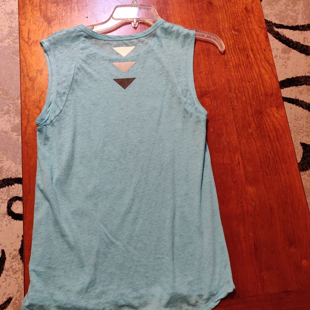 Tops - Picture 4 of 4